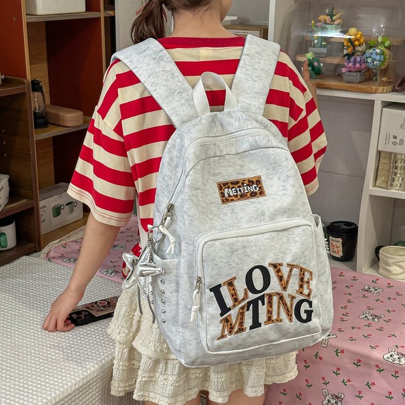 Women Bags Grey - กระเป๋าเป้สีเทาสไตล์ Y2K สำหรับผู้หญิง, กระเป๋านักเรียนน่ารักพร้อมแผ่นปะลายเสือดาว, ตกแต่งด้วยหมุดโลหะ, กระเป๋าเป้ลำลอง,