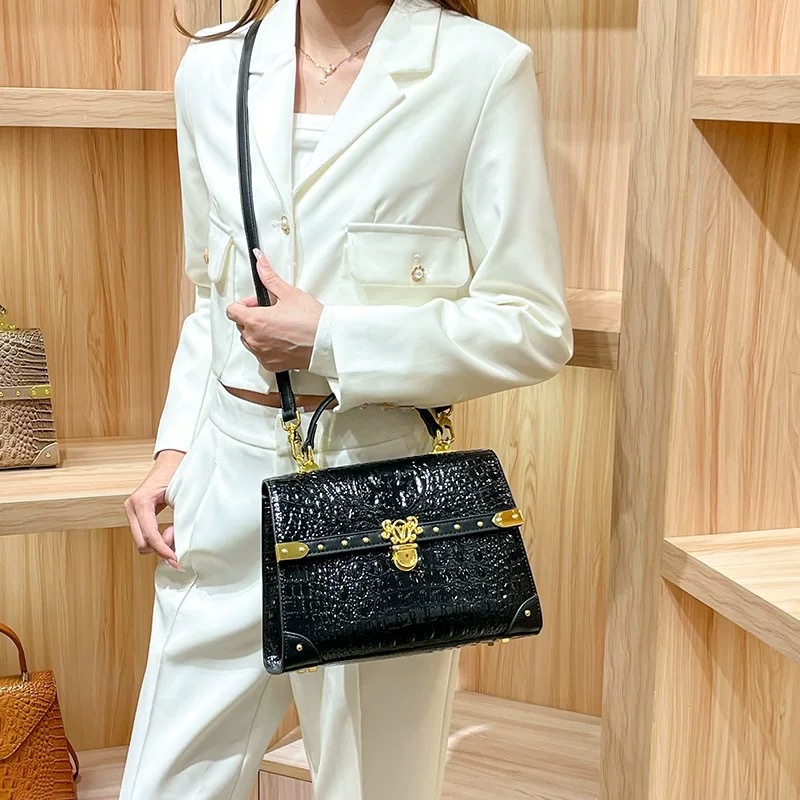 กระเป๋าผ้าอ้อมหนังสุดฮิต คลาสส - Women Bags Popular Brands บทวิจารณ์และราคา